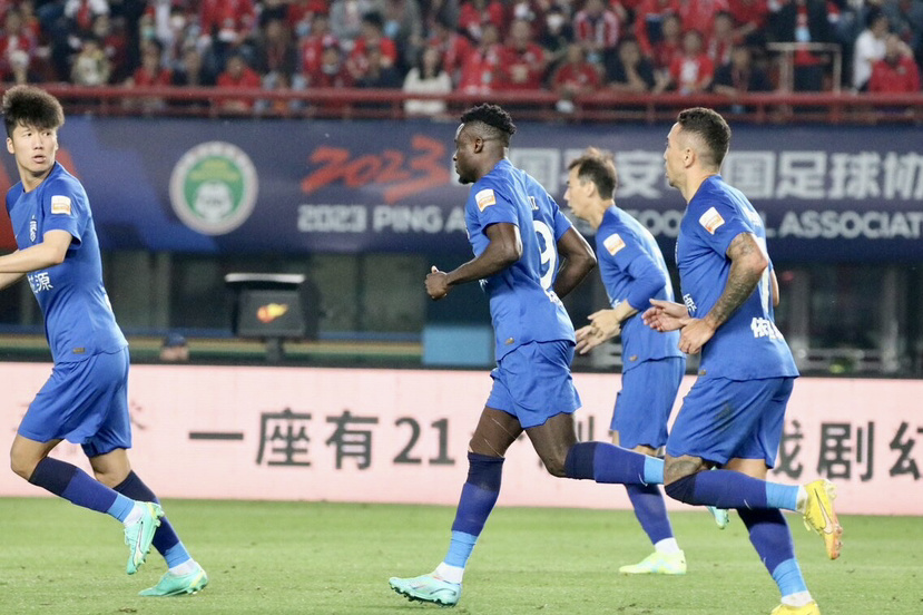 里尔主场逼平南锡，艰难保持不败